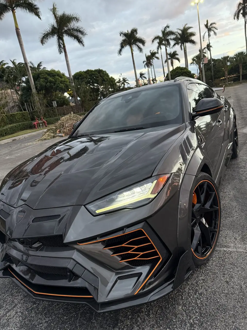 Lamborghini Urus Mansory, front three-quarter view