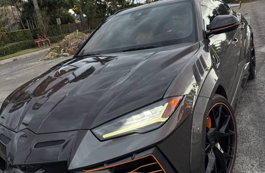 Lamborghini Urus Mansory, front three-quarter view