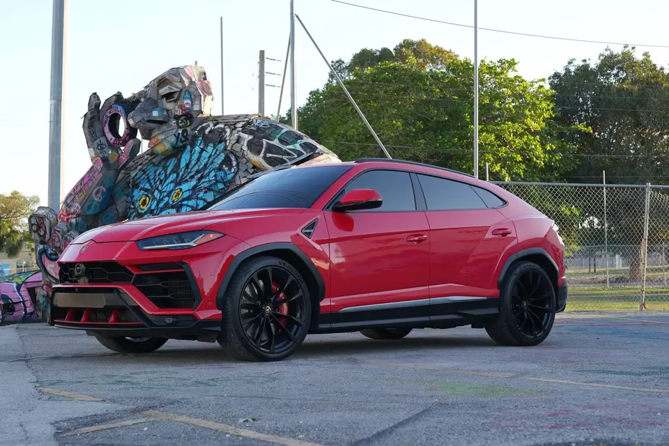 Lamborghini Urus — Red on red · captain seats