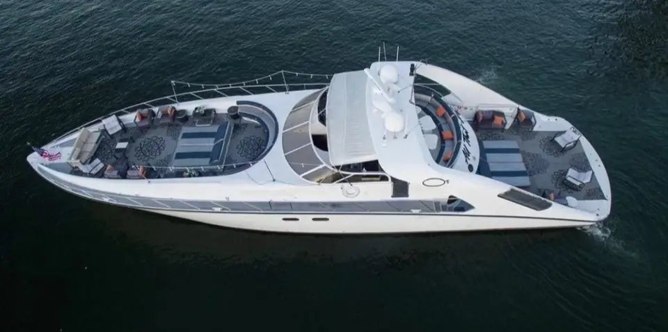 100' Motor Yacht — Biscayne Bay · crewed
