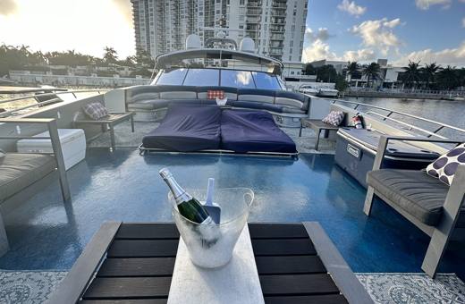 100-ft Motor Yacht 2