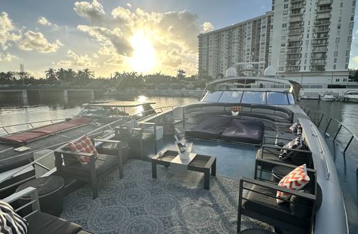 100-ft Motor Yacht 4