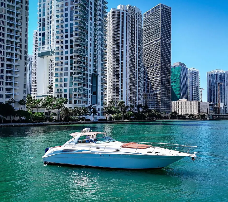 55' Flybridge — Biscayne Bay · crewed